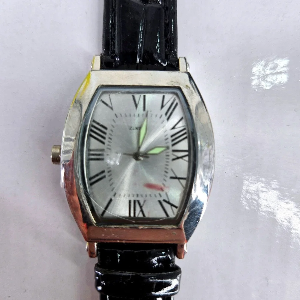NOS His and Hers Matching Quartz Watch Set Silver Tone Black Faux Leather Straps